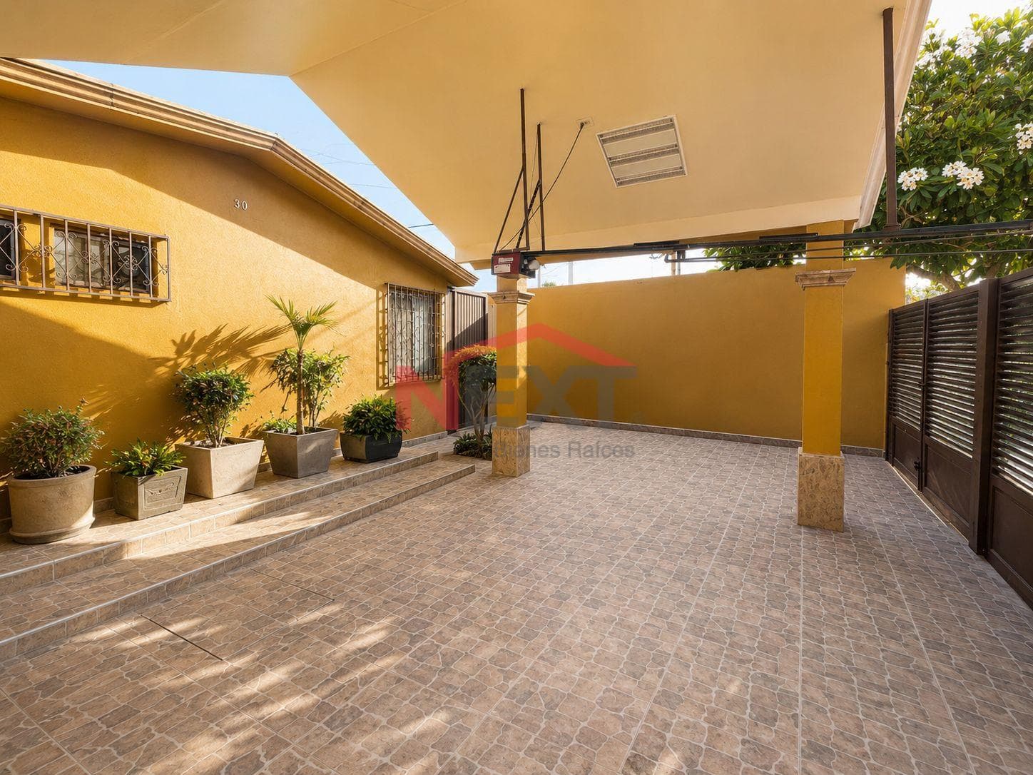 HOUSE FOR SALE IN COLINA BLANCA