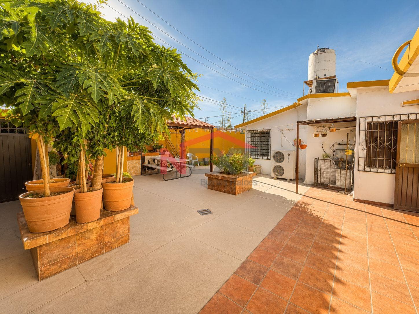 HOUSE FOR SALE IN COLINA BLANCA