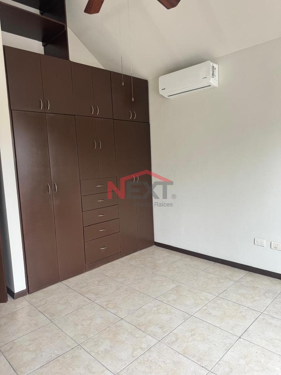 HOUSE FOR RENT IN VILLAS VERGEL I