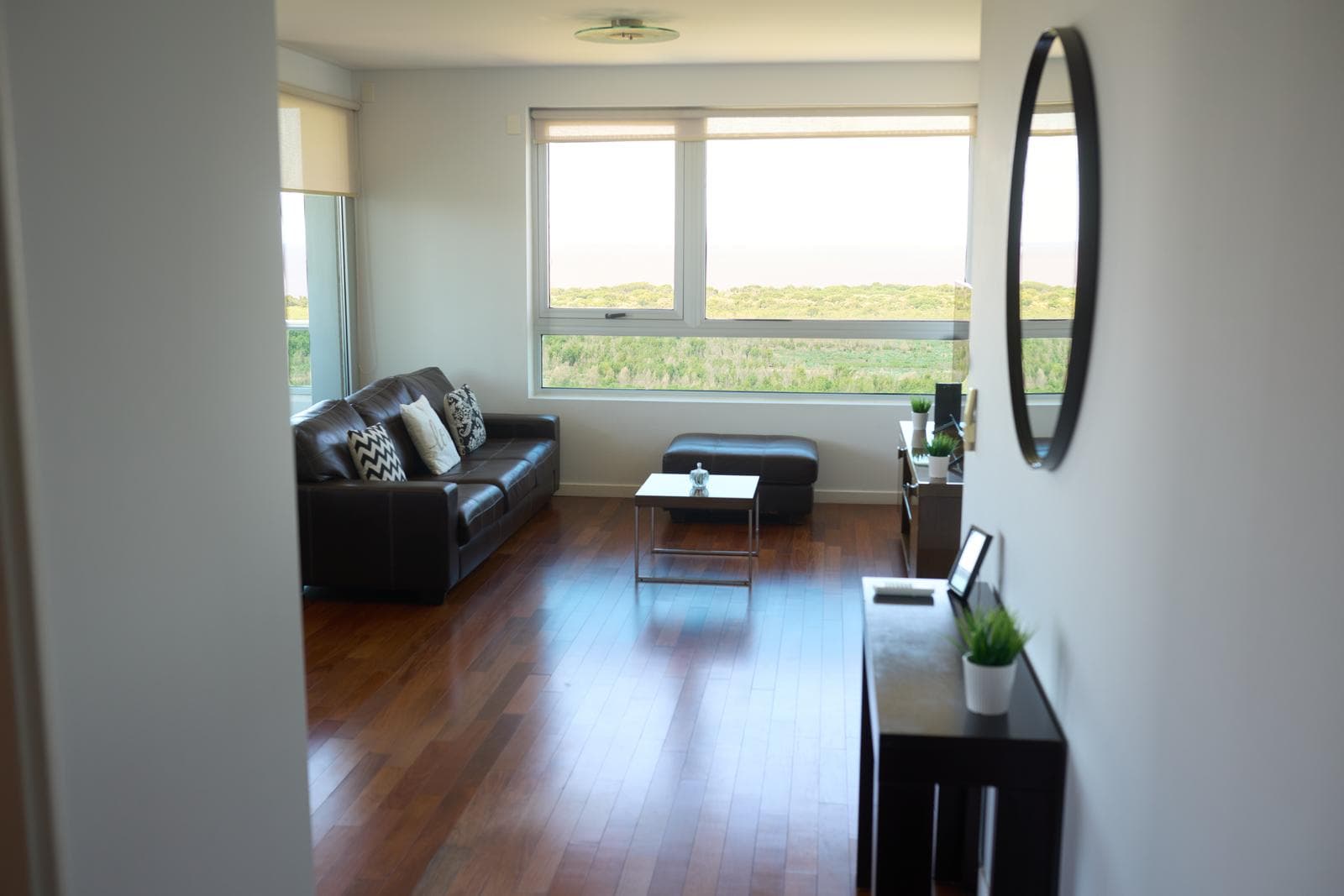 2-Room Furnished Apartment for Rent in Torres del Yacht, Puerto Madero | High Floor with Unobstructed View and Parking Space