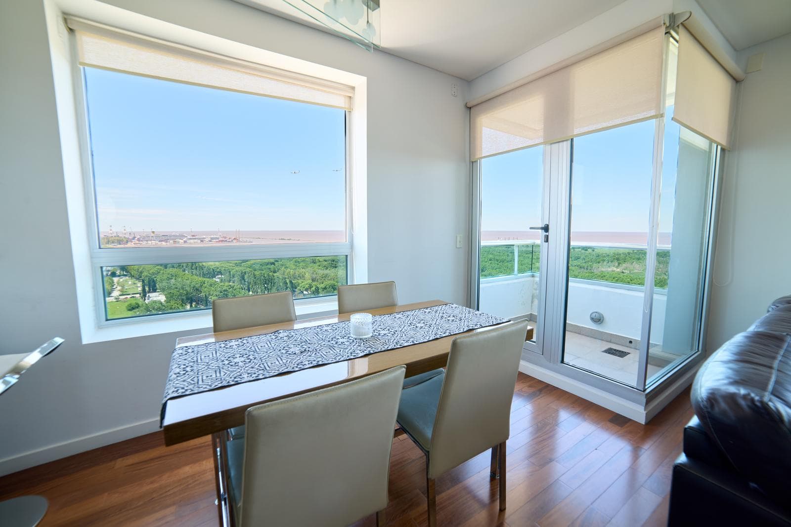 2-Room Furnished Apartment for Rent in Torres del Yacht, Puerto Madero | High Floor with Unobstructed View and Parking Space