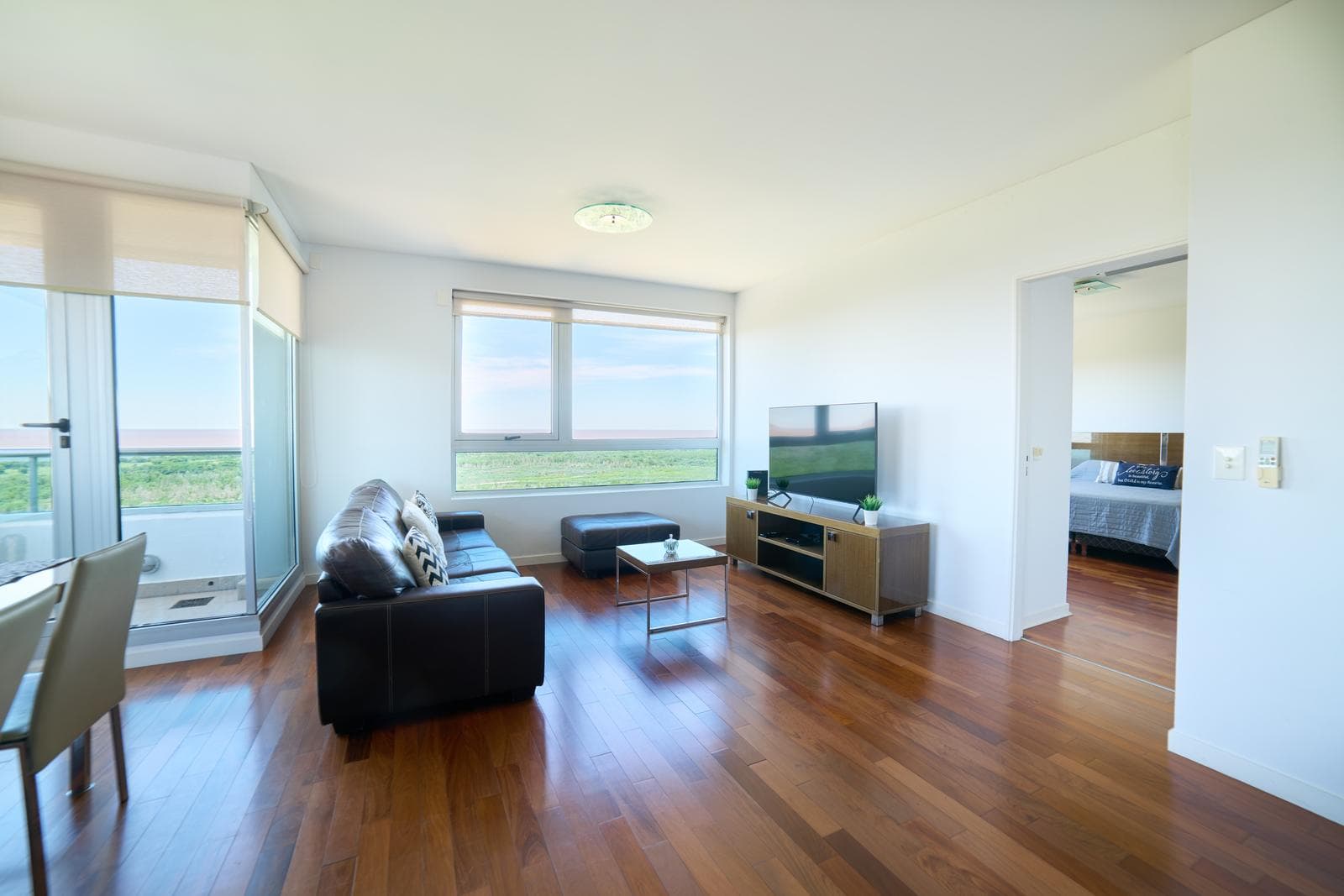 2-Room Furnished Apartment for Rent in Torres del Yacht, Puerto Madero | High Floor with Unobstructed View and Parking Space