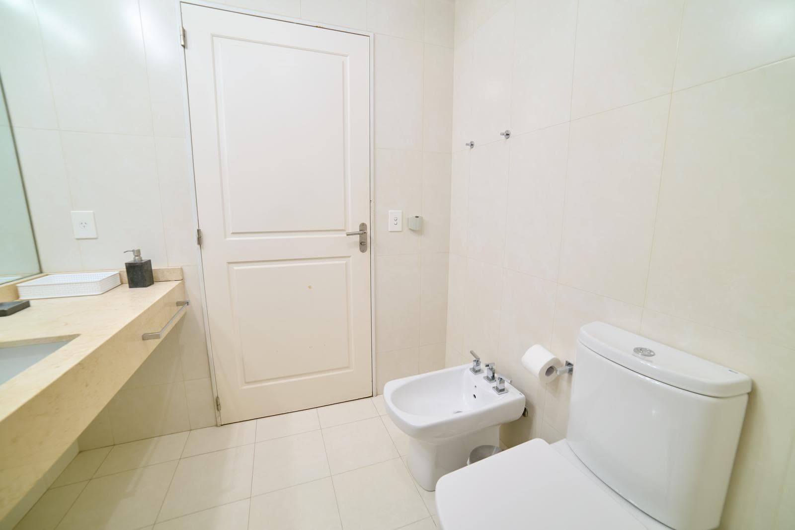2-Room Furnished Apartment for Rent in Torres del Yacht, Puerto Madero | High Floor with Unobstructed View and Parking Space