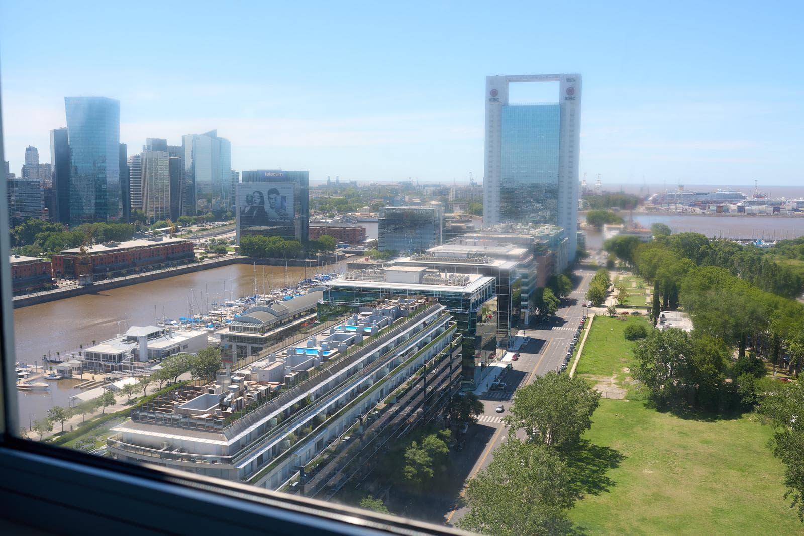 2-Room Furnished Apartment for Rent in Torres del Yacht, Puerto Madero | High Floor with Unobstructed View and Parking Space
