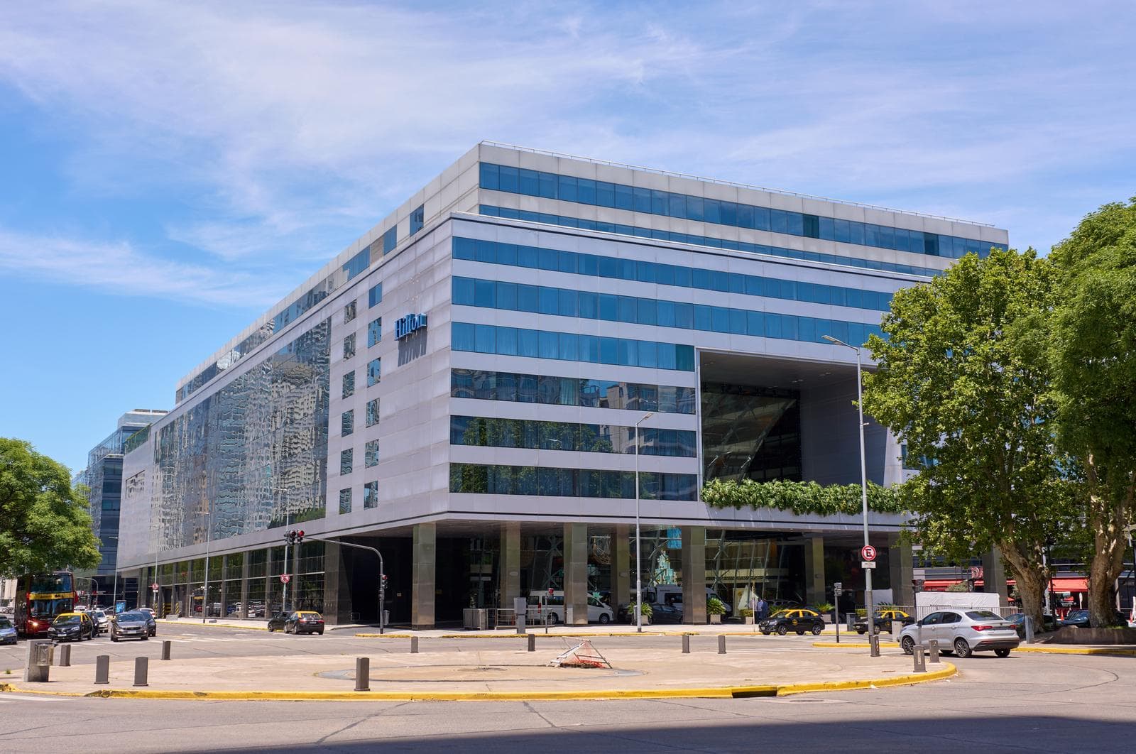 2-Room Furnished Apartment for Rent in Torres del Yacht, Puerto Madero | High Floor with Unobstructed View and Parking Space