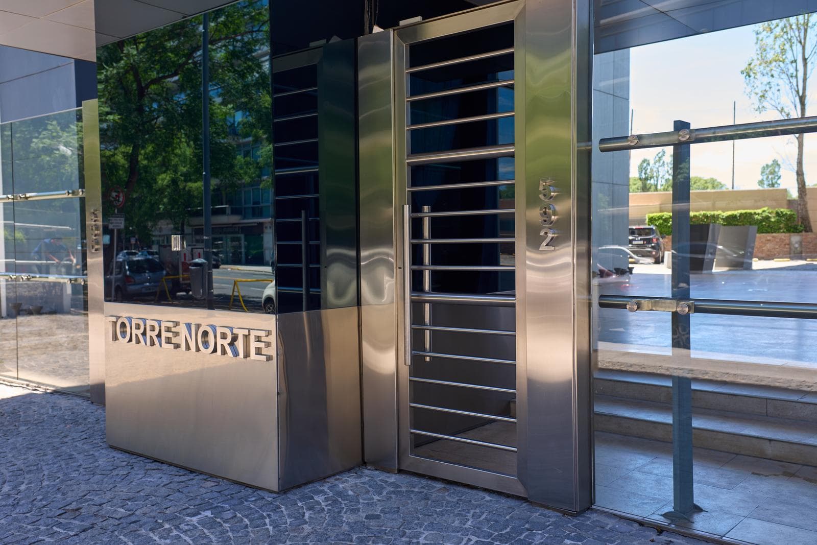 2-Room Furnished Apartment for Rent in Torres del Yacht, Puerto Madero | High Floor with Unobstructed View and Parking Space