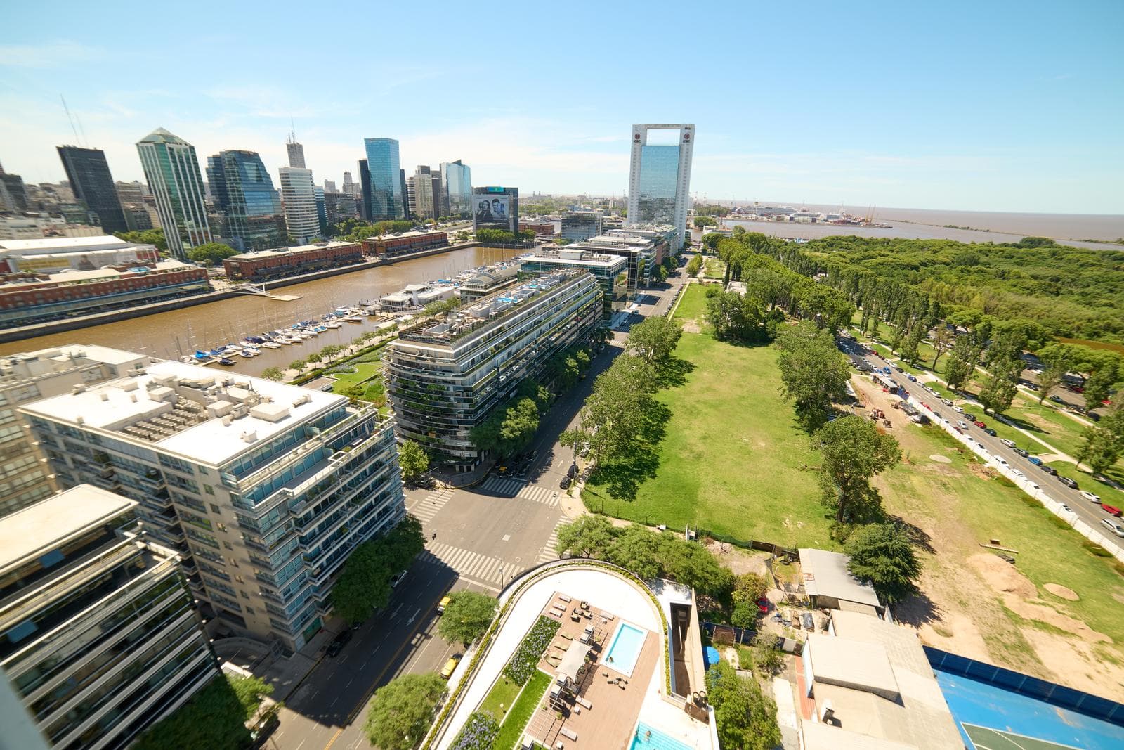 2-Room Furnished Apartment for Rent in Torres del Yacht, Puerto Madero | High Floor with Unobstructed View and Parking Space