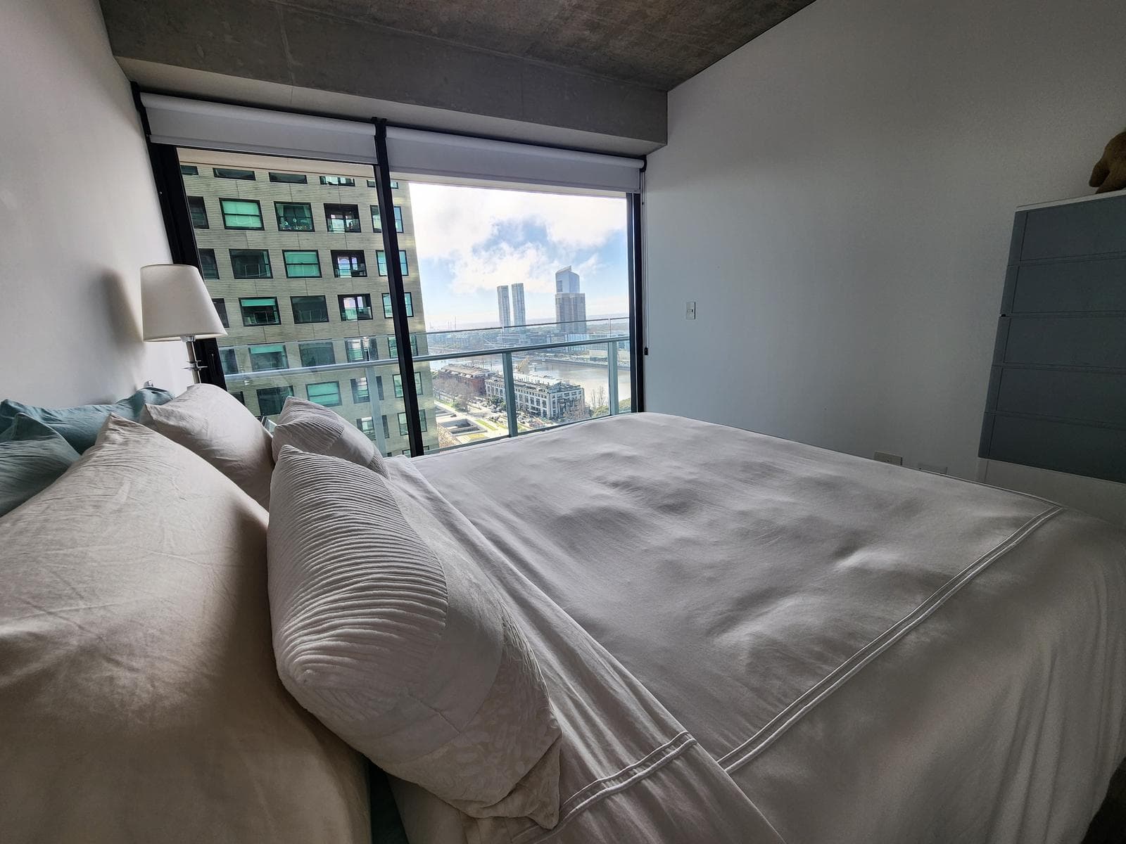 3-Room Apartment for Rent in Puerto Madero, Fully Furnished with Parking Space in the Quartier del Bajo Neighborhood