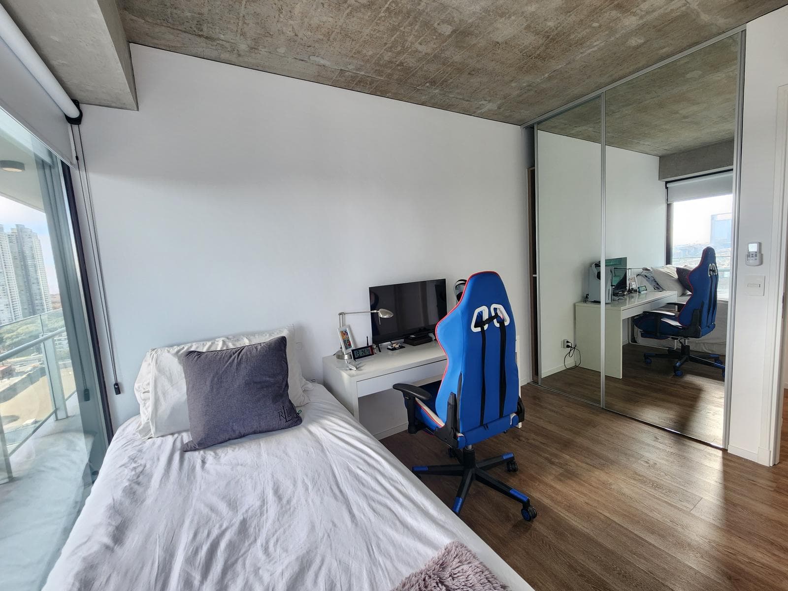 3-Room Apartment for Rent in Puerto Madero, Fully Furnished with Parking Space in the Quartier del Bajo Neighborhood