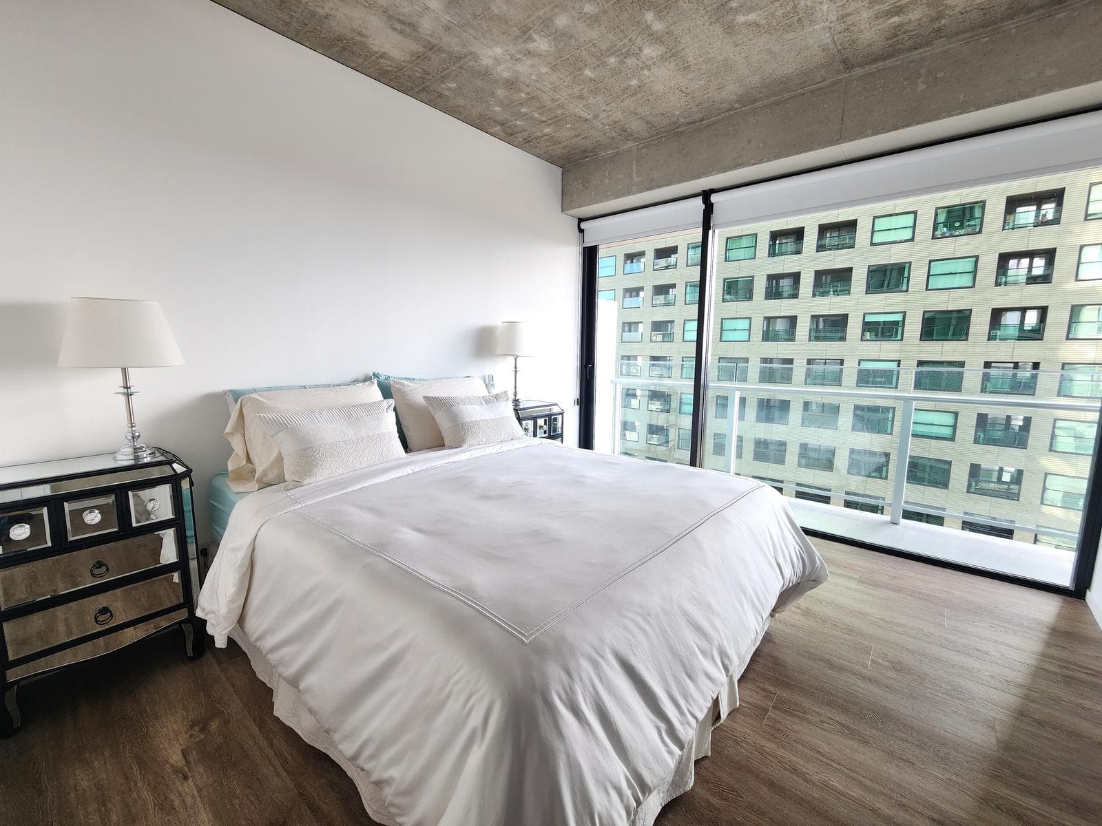 3-Room Apartment for Rent in Puerto Madero, Fully Furnished with Parking Space in the Quartier del Bajo Neighborhood