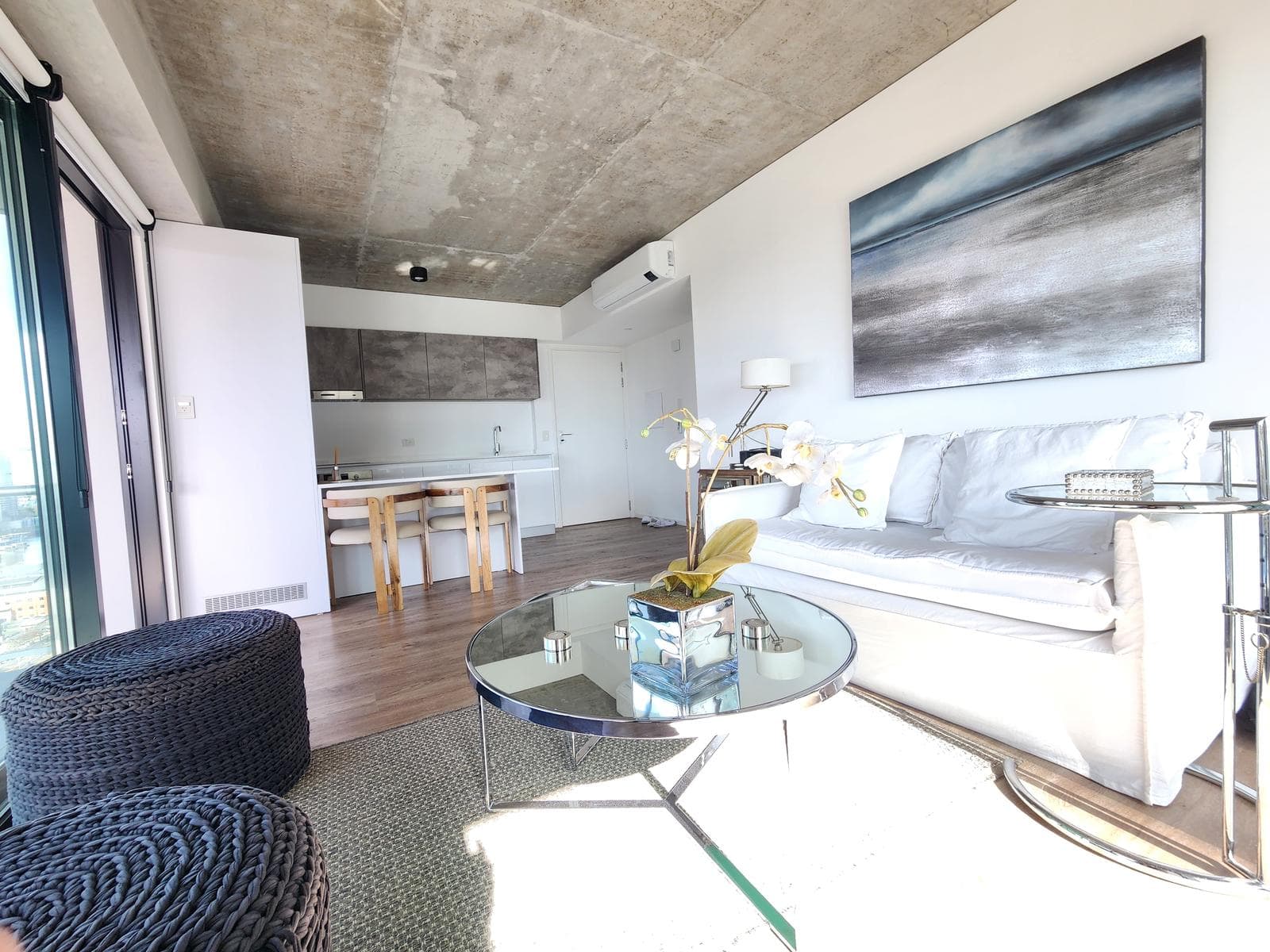 3-Room Apartment for Rent in Puerto Madero, Fully Furnished with Parking Space in the Quartier del Bajo Neighborhood