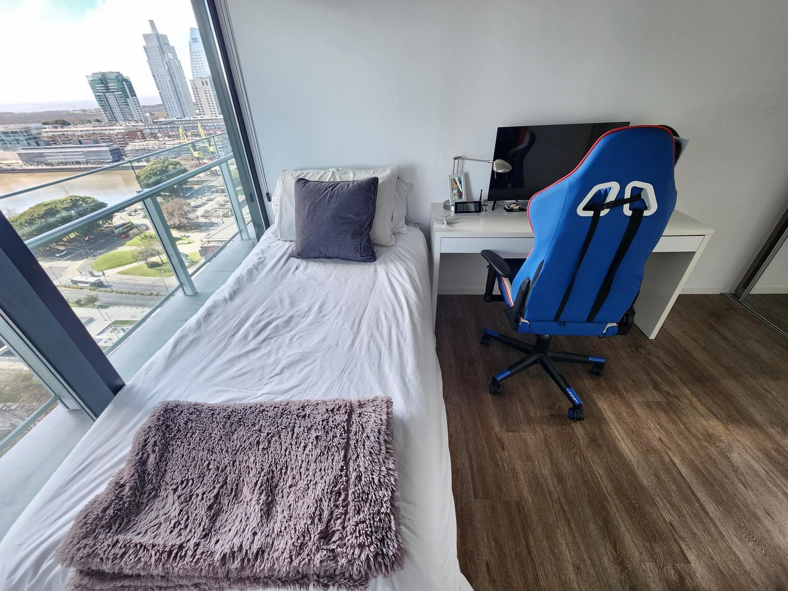 3-Room Apartment for Rent in Puerto Madero, Fully Furnished with Parking Space in the Quartier del Bajo Neighborhood