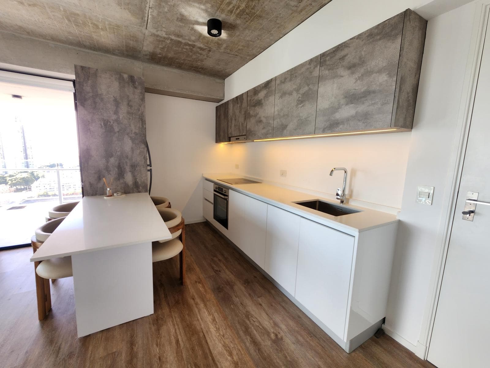 3-Room Apartment for Rent in Puerto Madero, Fully Furnished with Parking Space in the Quartier del Bajo Neighborhood