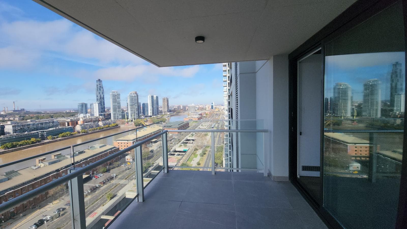 3-Room Apartment for Rent in Puerto Madero, Fully Furnished with Parking Space in the Quartier del Bajo Neighborhood