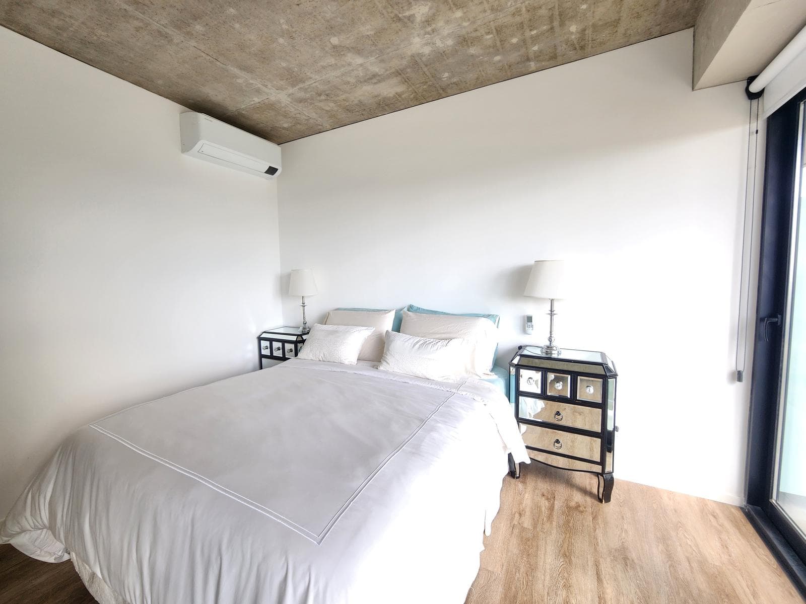 3-Room Apartment for Rent in Puerto Madero, Fully Furnished with Parking Space in the Quartier del Bajo Neighborhood