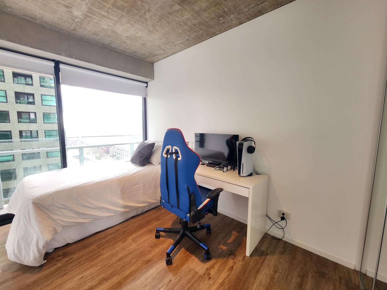 3-Room Apartment for Rent in Puerto Madero, Fully Furnished with Parking Space in the Quartier del Bajo Neighborhood