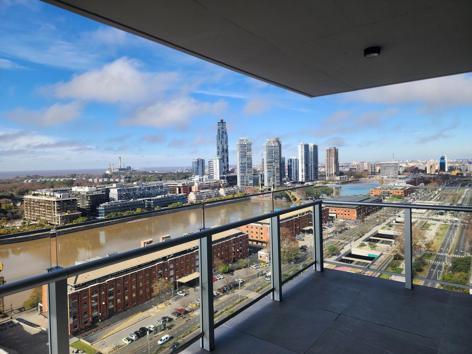 3-Room Apartment for Rent in Puerto Madero, Fully Furnished with Parking Space in the Quartier del Bajo Neighborhood