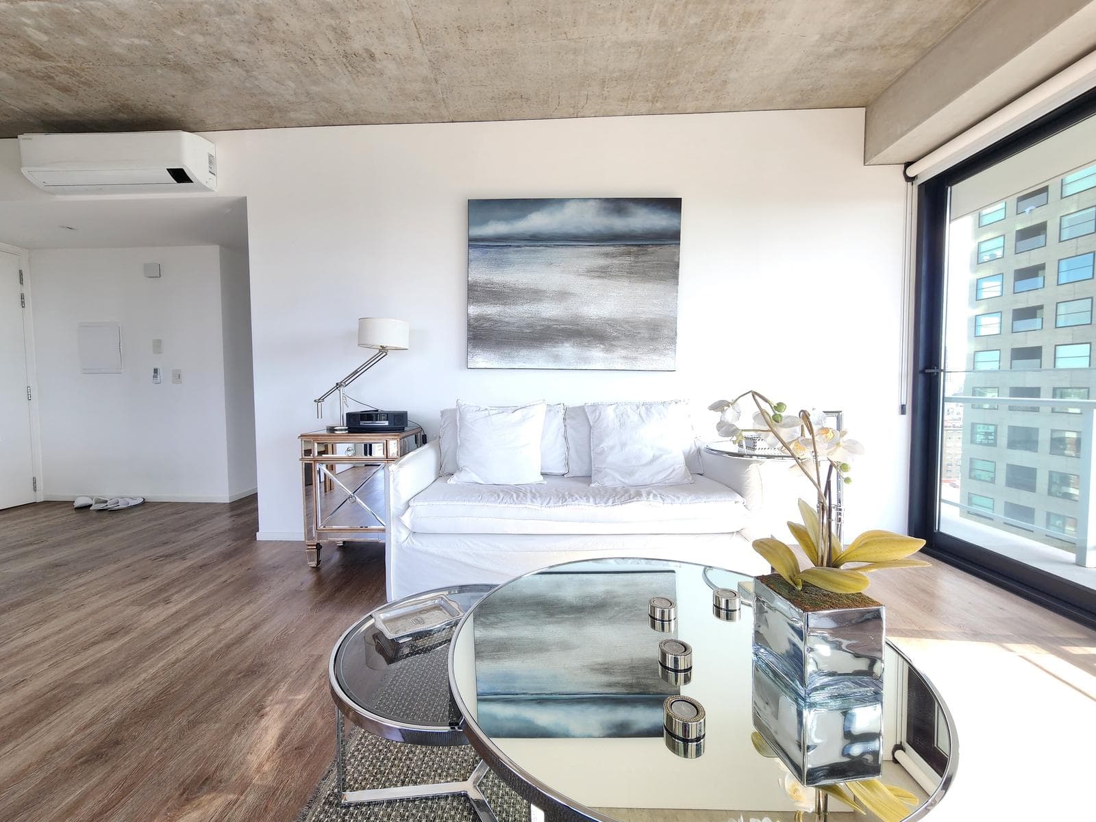 3-Room Apartment for Rent in Puerto Madero, Fully Furnished with Parking Space in the Quartier del Bajo Neighborhood
