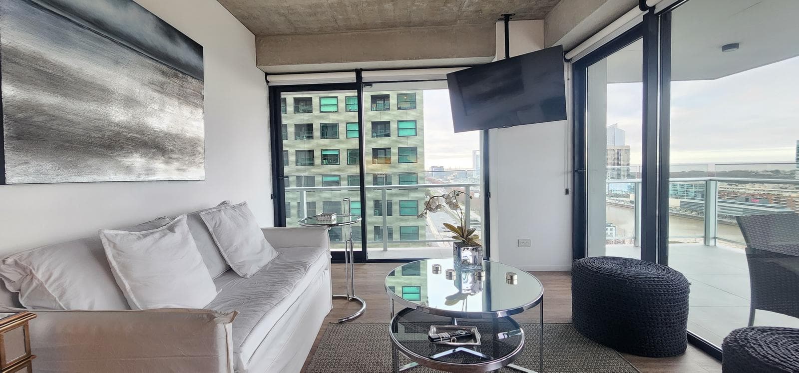 3-Room Apartment for Rent in Puerto Madero, Fully Furnished with Parking Space in the Quartier del Bajo Neighborhood