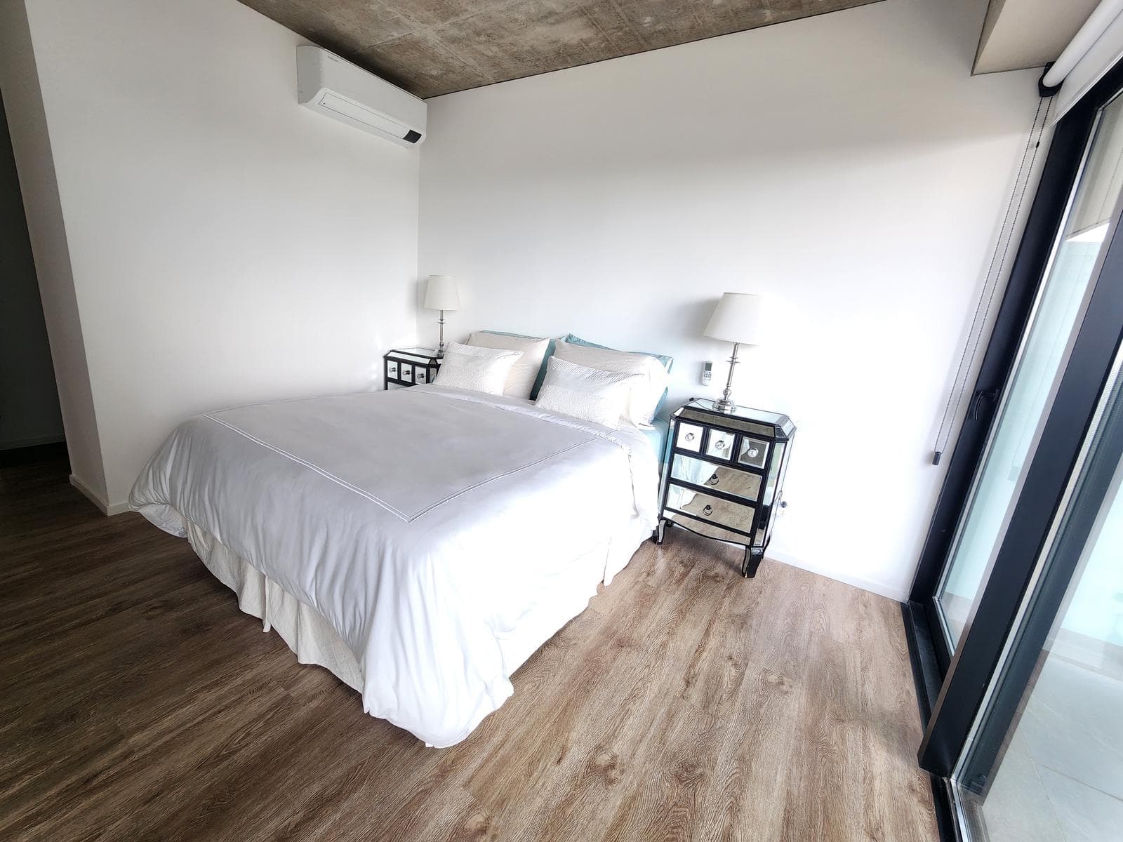 3-Room Apartment for Rent in Puerto Madero, Fully Furnished with Parking Space in the Quartier del Bajo Neighborhood