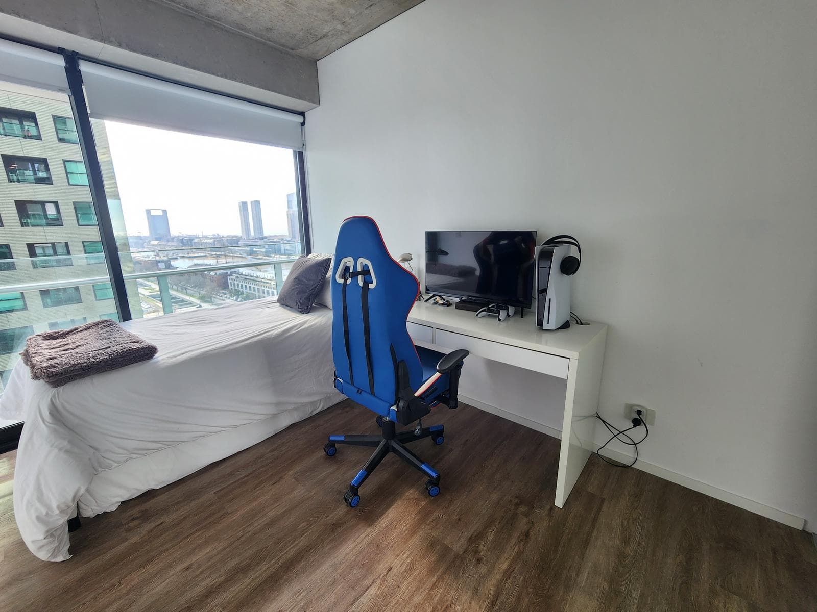 3-Room Apartment for Rent in Puerto Madero, Fully Furnished with Parking Space in the Quartier del Bajo Neighborhood