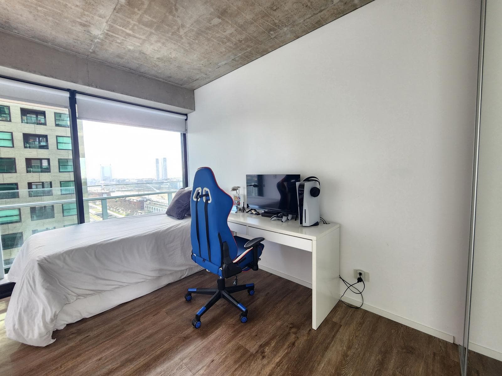 3-Room Apartment for Rent in Puerto Madero, Fully Furnished with Parking Space in the Quartier del Bajo Neighborhood