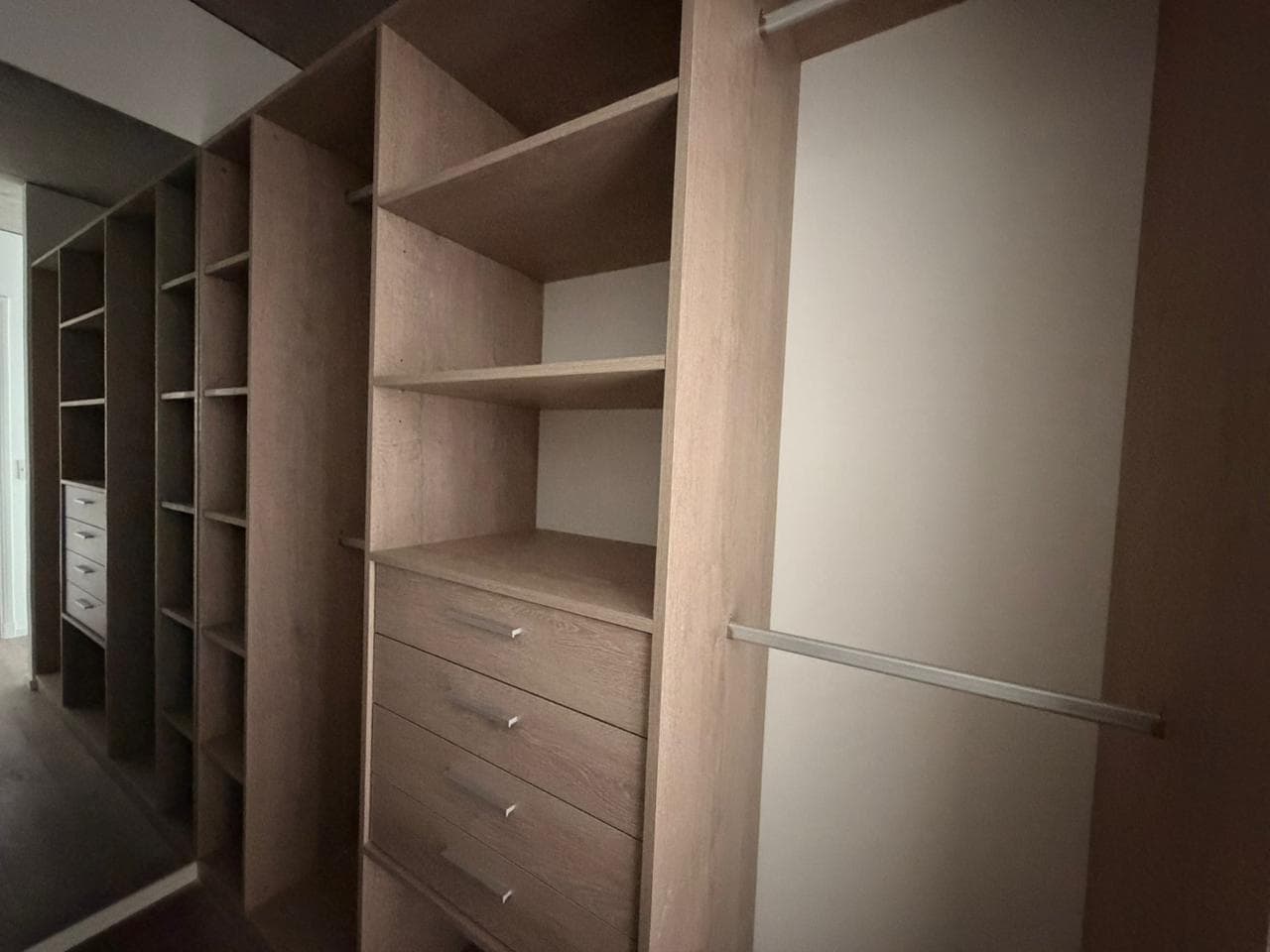 3-Room Apartment for Rent in Puerto Madero, Fully Furnished with Parking Space in the Quartier del Bajo Neighborhood