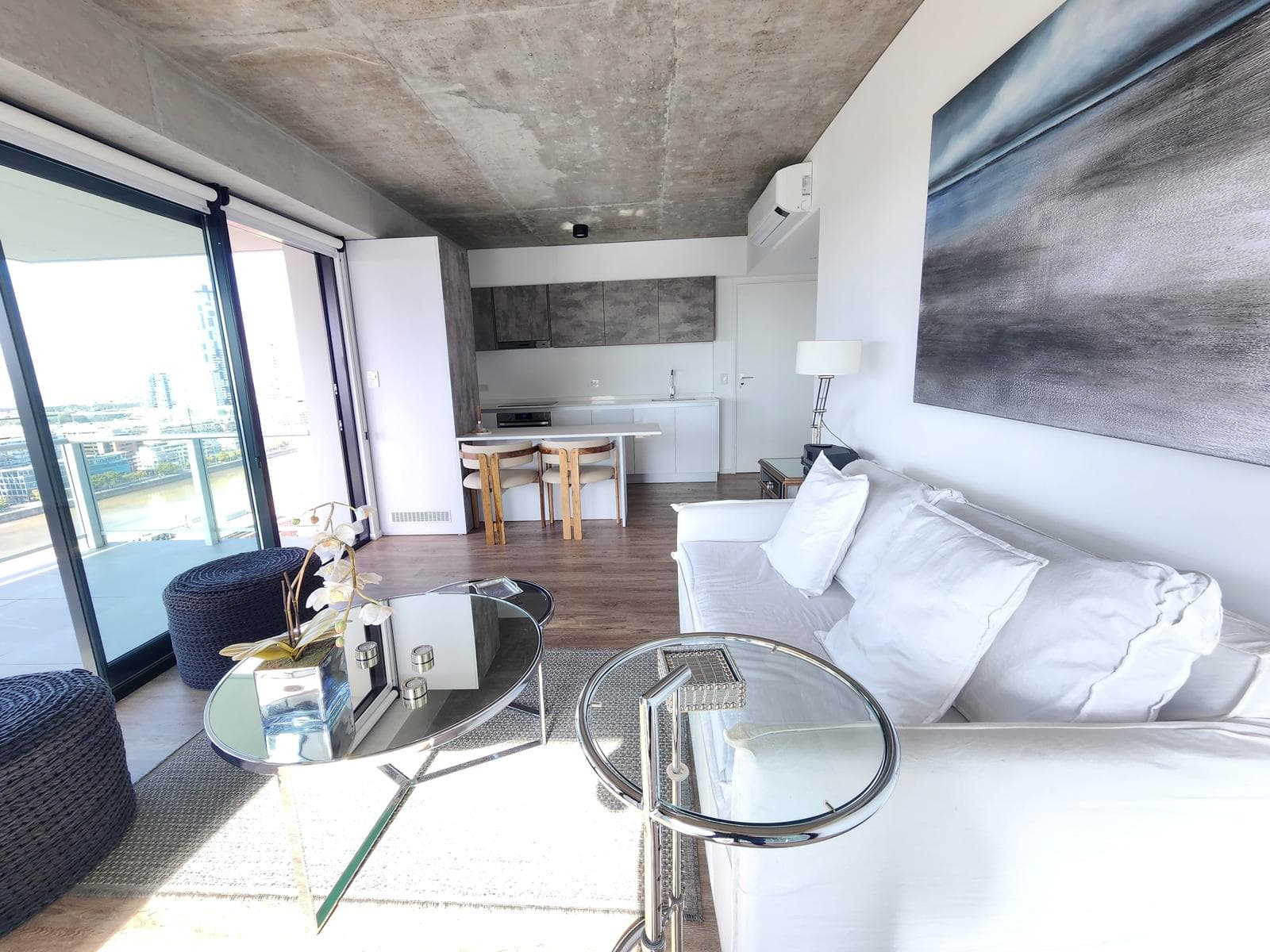 3-Room Apartment for Rent in Puerto Madero, Fully Furnished with Parking Space in the Quartier del Bajo Neighborhood
