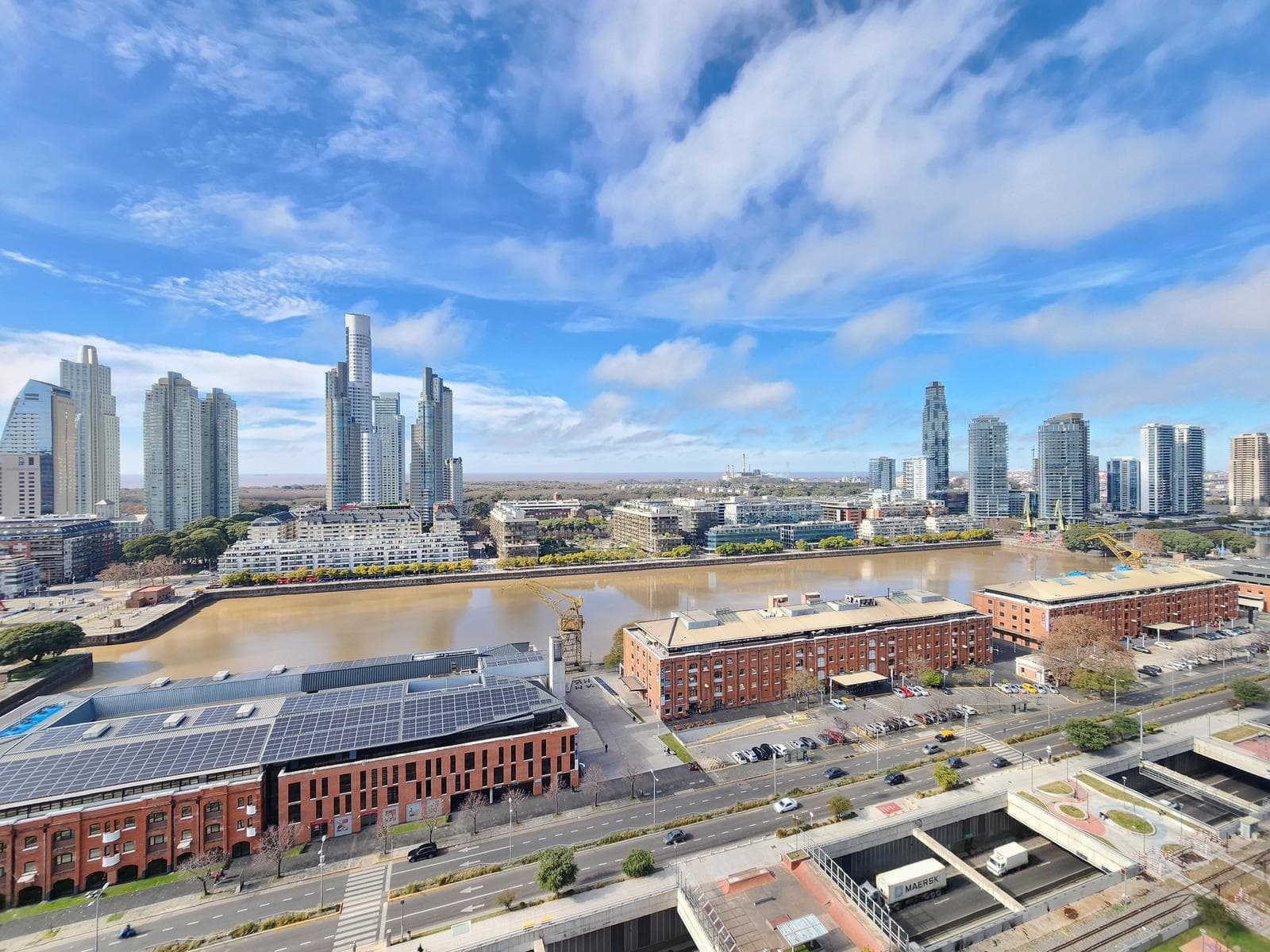 3-Room Apartment for Rent in Puerto Madero, Fully Furnished with Parking Space in the Quartier del Bajo Neighborhood
