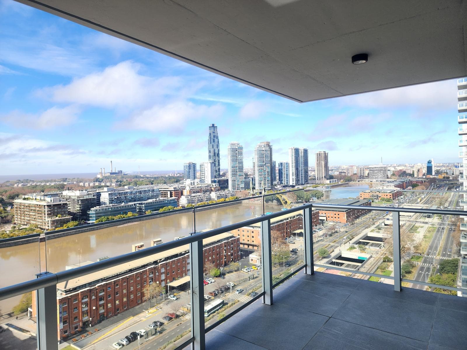 3-Room Apartment for Rent in Puerto Madero, Fully Furnished with Parking Space in the Quartier del Bajo Neighborhood
