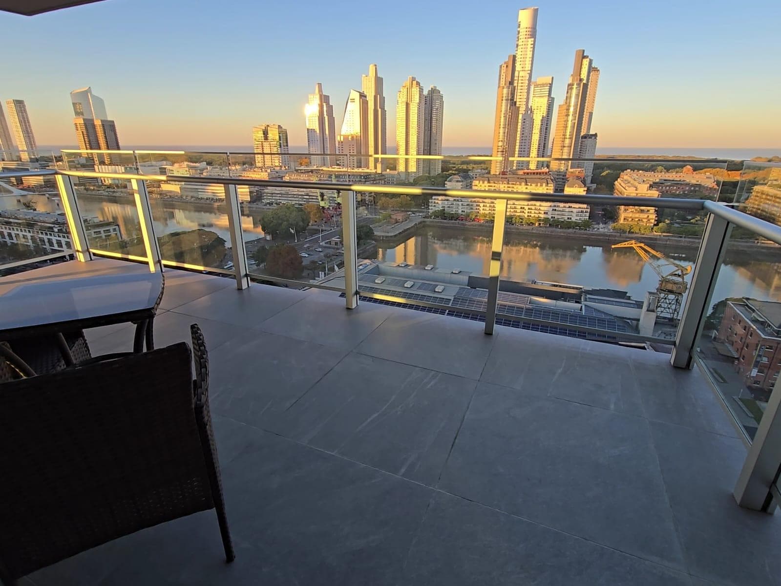 3-Room Apartment for Sale in Puerto Madero, Fully Furnished with Parking Space, 21st Floor, Quartier del Bajo