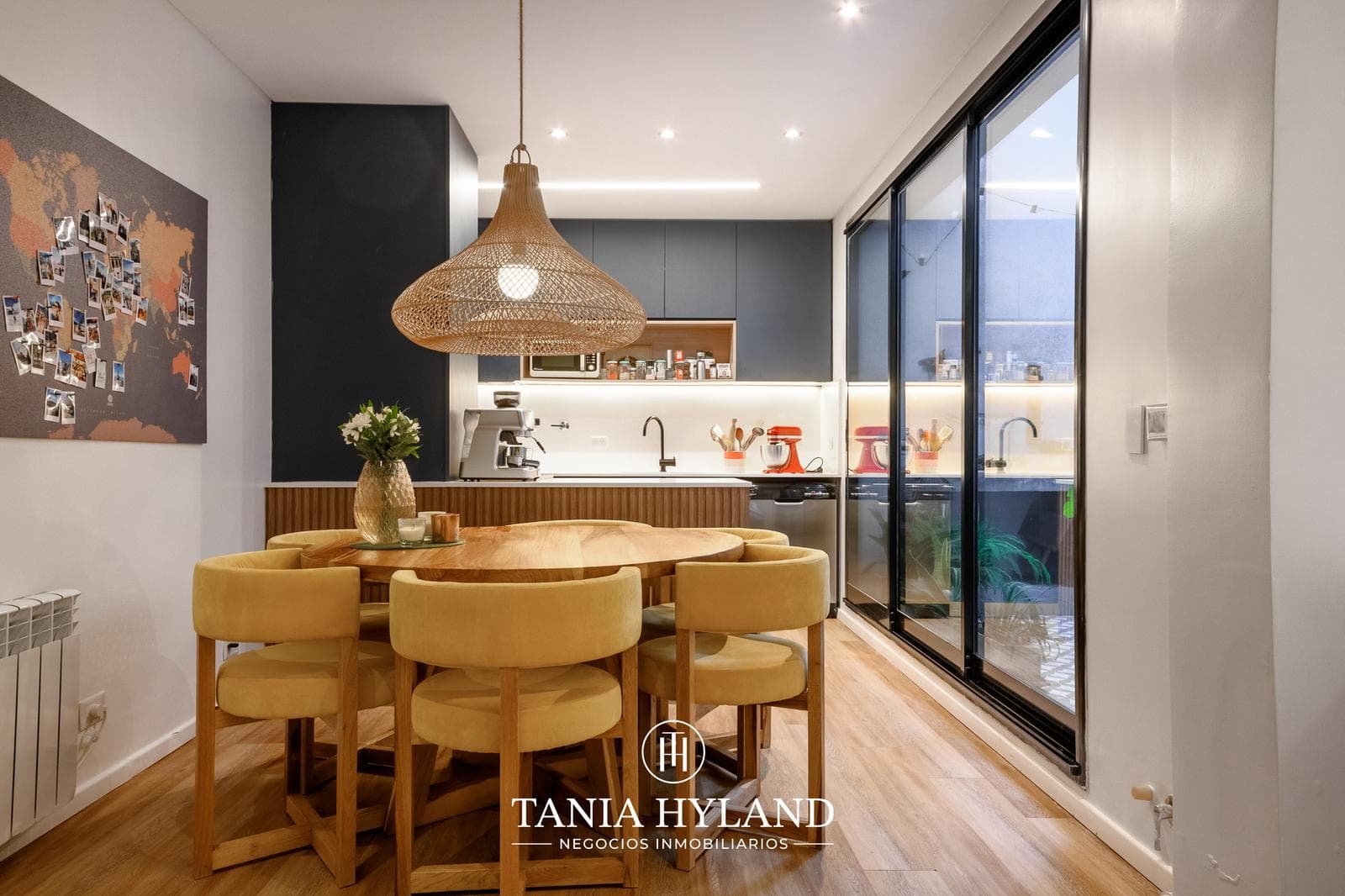 Renovated 3-room apartment with a large patio in Recoleta