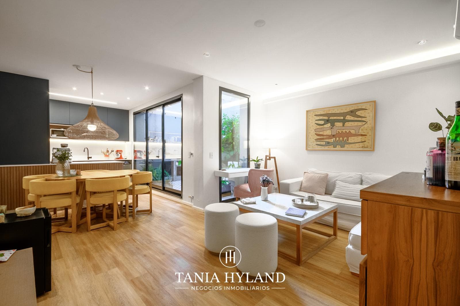 Renovated 3-room apartment with a large patio in Recoleta