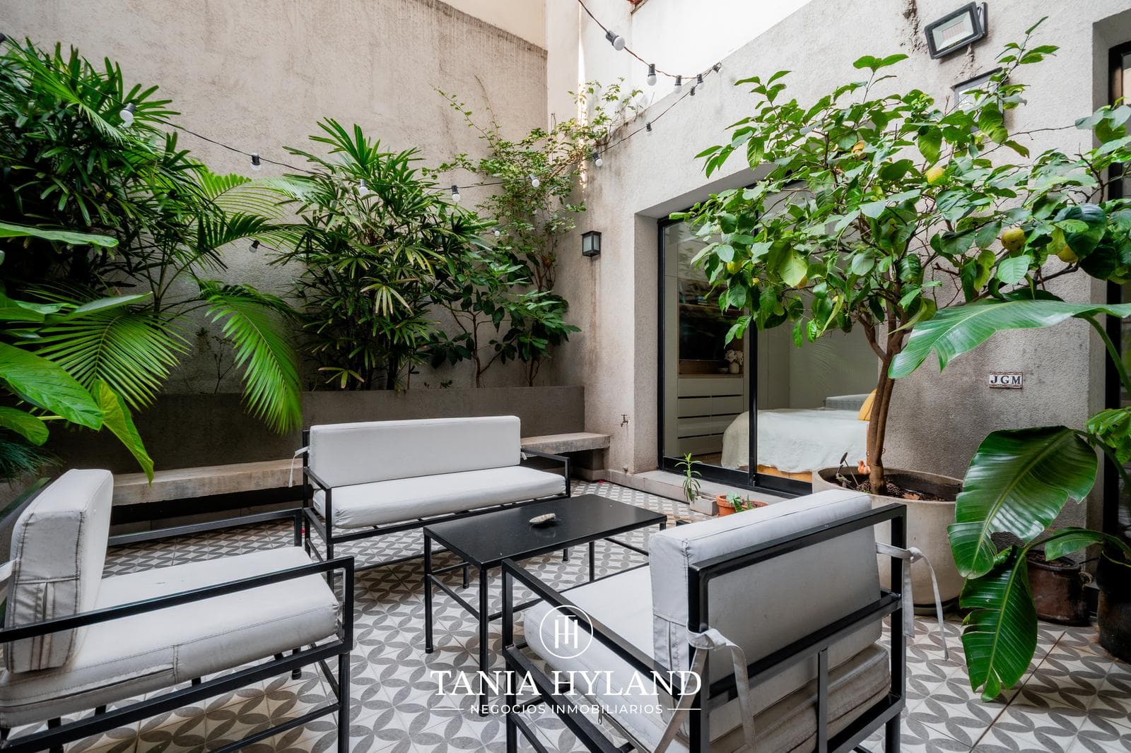 Renovated 3-room apartment with a large patio in Recoleta