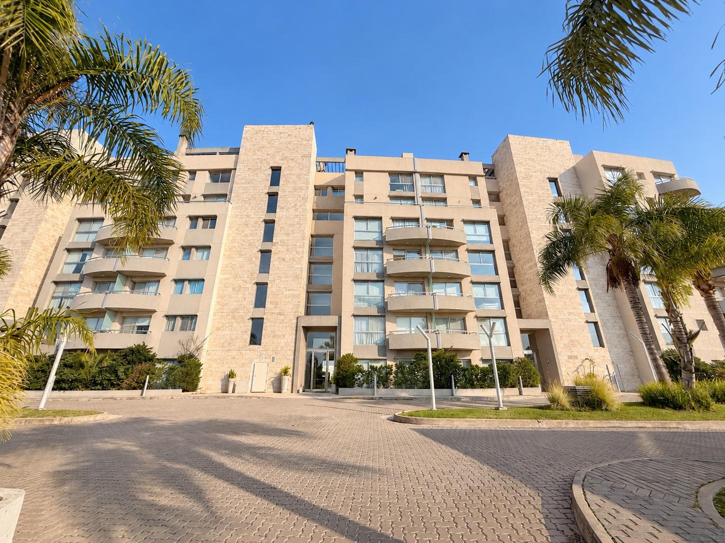 Apartment with a Garden for Sale in Acqua Golf 2 - Islas del Golf - Nordelta