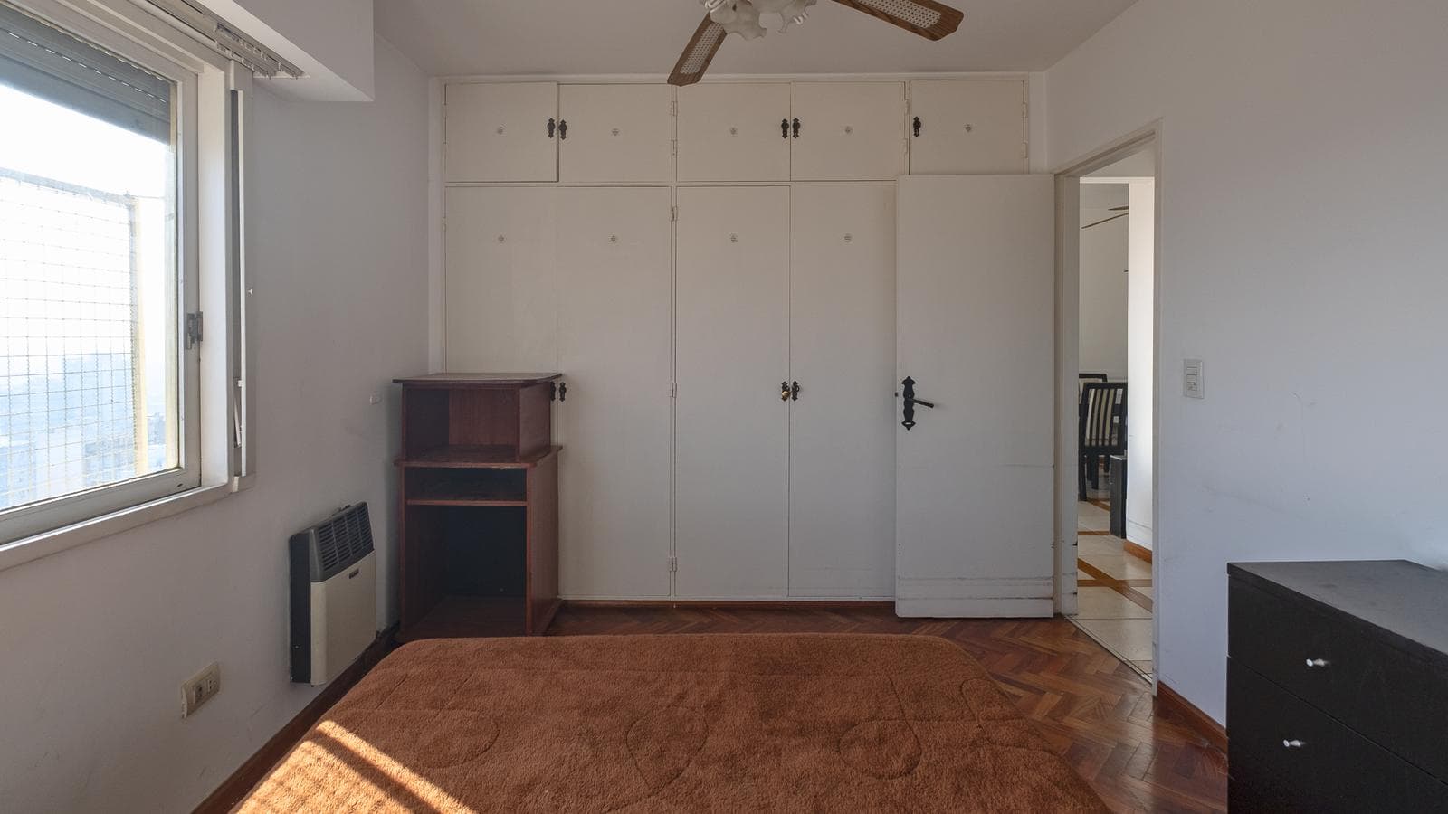 FOR SALE: Bright 3-bedroom apartment on a high floor in downtown Ramos Mejía!