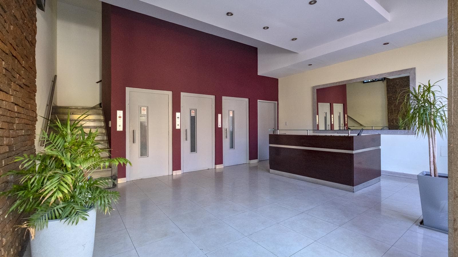 FOR SALE: Bright 3-bedroom apartment on a high floor in downtown Ramos Mejía!