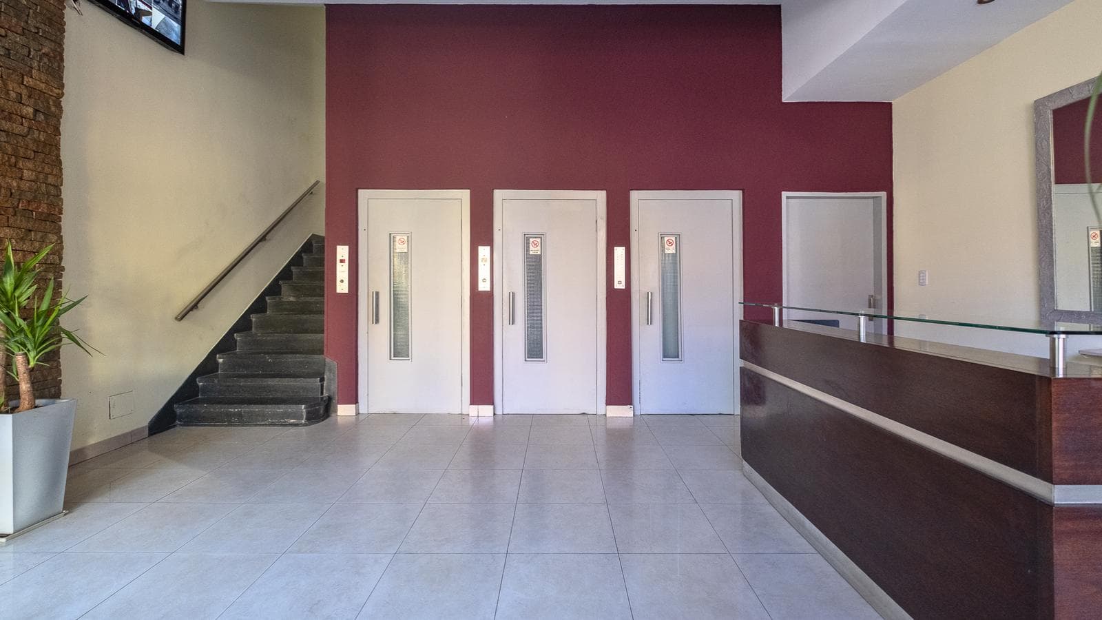 FOR SALE: Bright 3-bedroom apartment on a high floor in downtown Ramos Mejía!