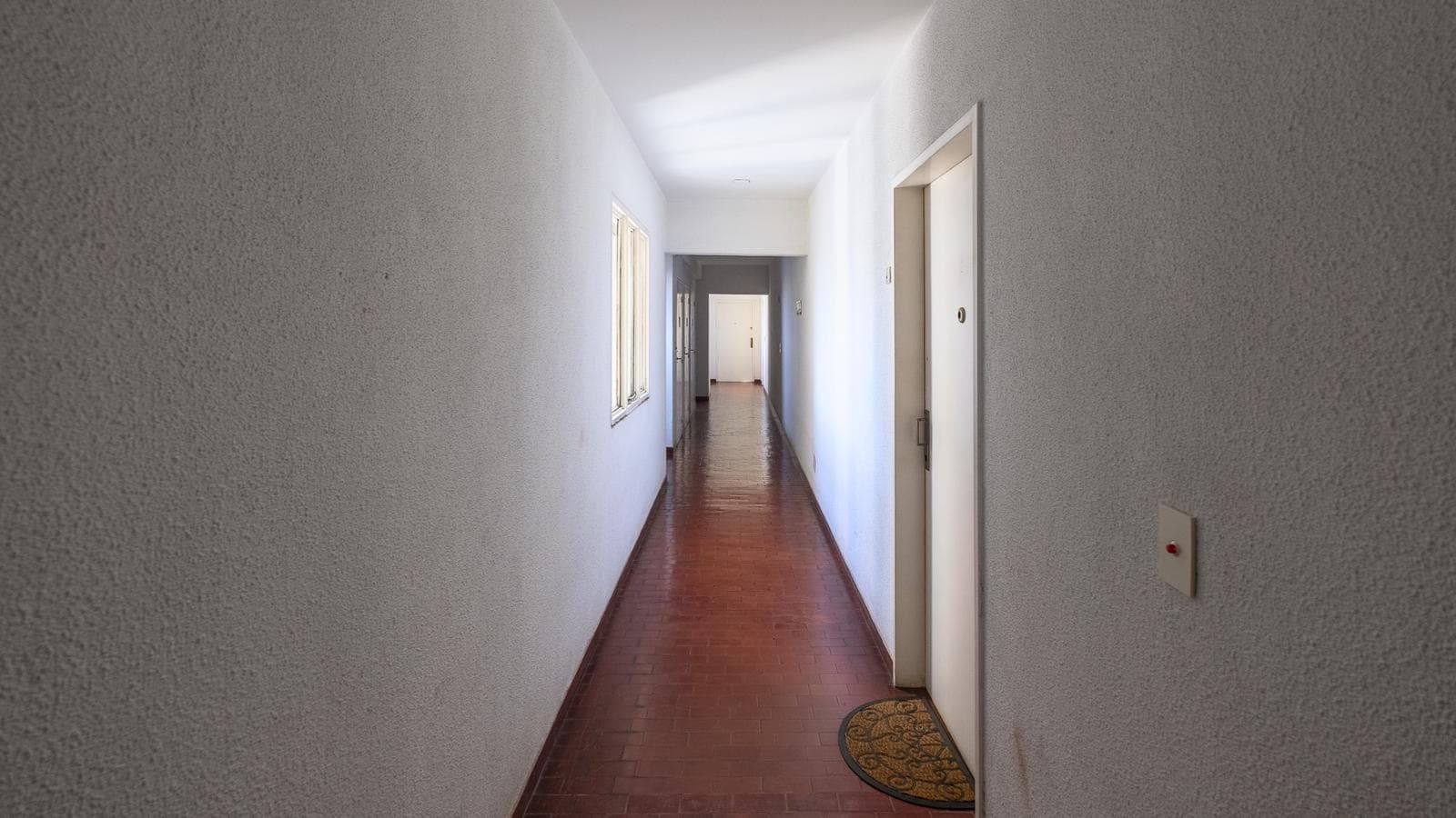 FOR SALE: Bright 3-bedroom apartment on a high floor in downtown Ramos Mejía!