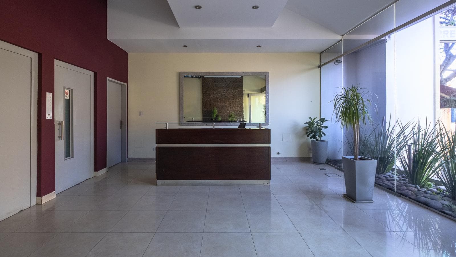 FOR SALE: Bright 3-bedroom apartment on a high floor in downtown Ramos Mejía!
