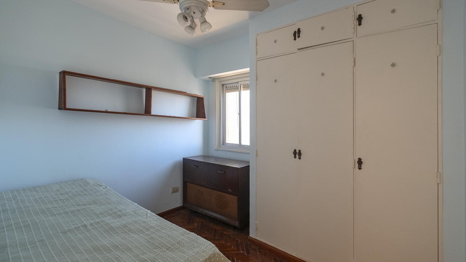 FOR SALE: Bright 3-bedroom apartment on a high floor in downtown Ramos Mejía!