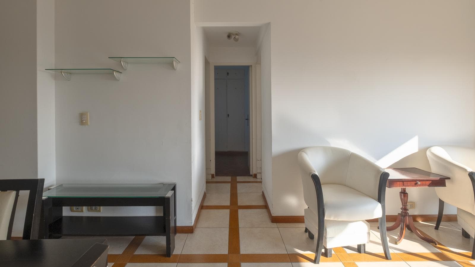 FOR SALE: Bright 3-bedroom apartment on a high floor in downtown Ramos Mejía!