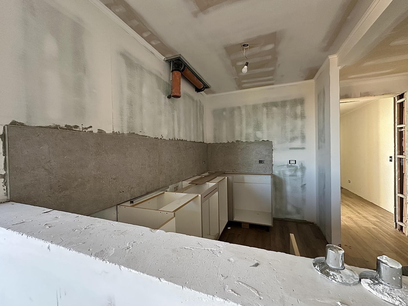 3-bedroom lakefront apartment with a balcony, terrace, and grill