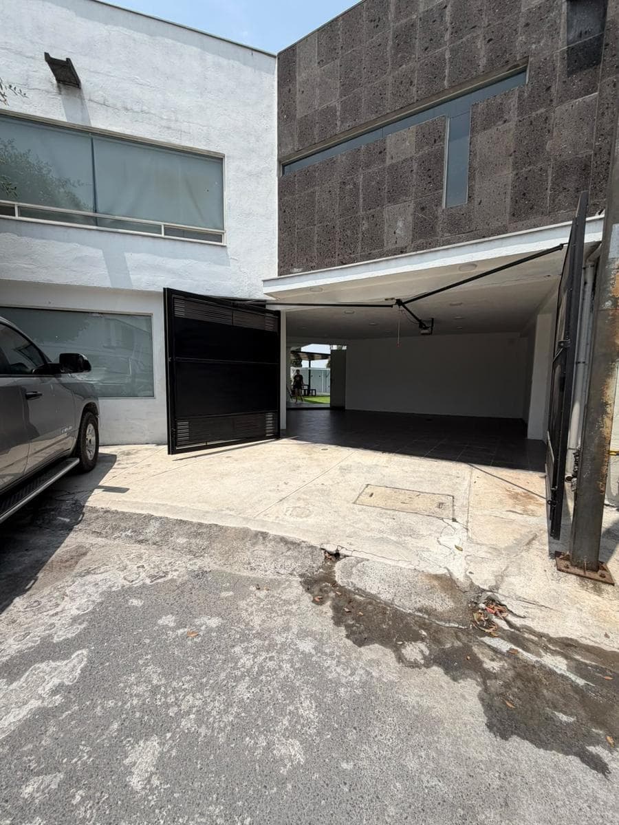 HOUSE FOR SALE IN THE PASEO DE CUMBRES NEIGHBORHOOD, MONTERREY