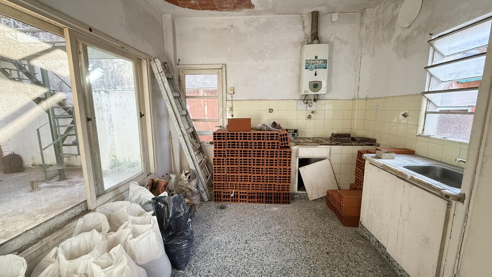 Multi-family property for sale in San Isidro. Attention investors: a great opportunity!!