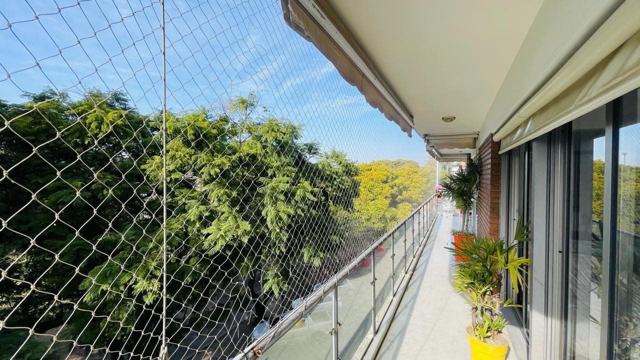 For Sale: 3-Bedroom Apartment with Garage in the Martin Neighborhood