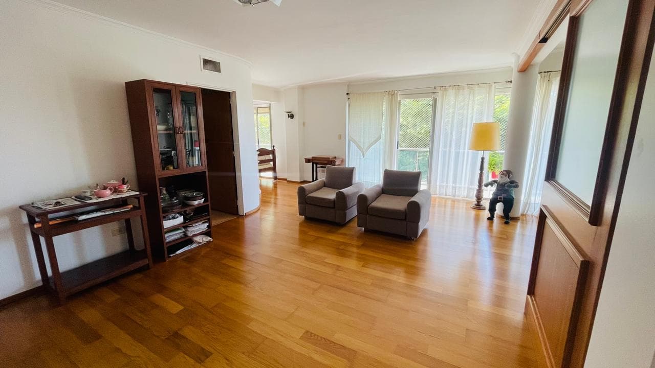 For Sale: 3-Bedroom Apartment with Garage in the Martin Neighborhood