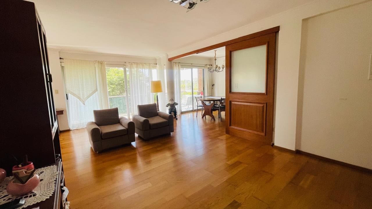 For Sale: 3-Bedroom Apartment with Garage in the Martin Neighborhood