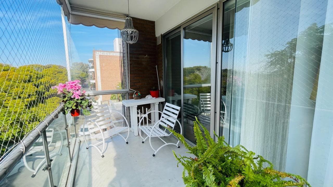For Sale: 3-Bedroom Apartment with Garage in the Martin Neighborhood