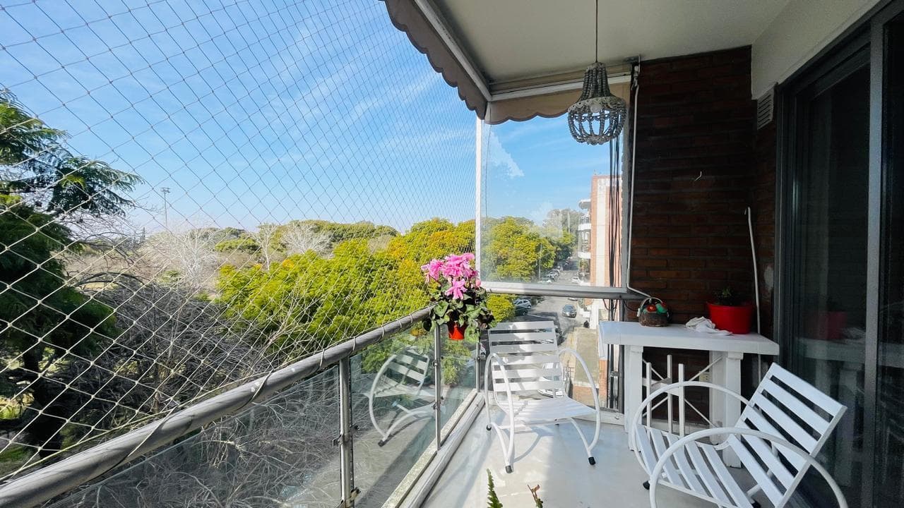 For Sale: 3-Bedroom Apartment with Garage in the Martin Neighborhood